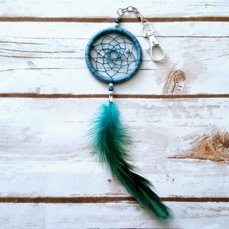 CatchingDream5's tweet photo. Gone back to the start for day 3 of my #100dayproject and made this dream catcher bag charm. I need to get more dream catchers made as my little business stemmed from making 1 dream catcher 7 years ago...

#dreamcatcher #the100dayproject #100daysofcraft https://t.co/dQ0cgDGsqr