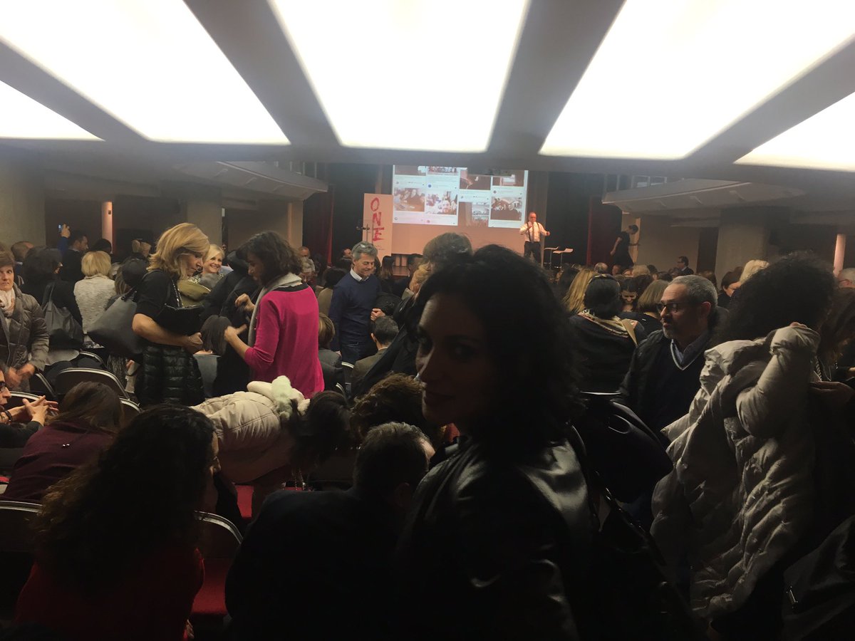 antocolasante's tweet photo. E niente sarà la location sarà l’energia, ma qui, dopo il #legoseriousplay con unioncanere, anche la #OneVoiceCon finisce ballando ‘we will rock you’ https://t.co/QSxfzWXYte