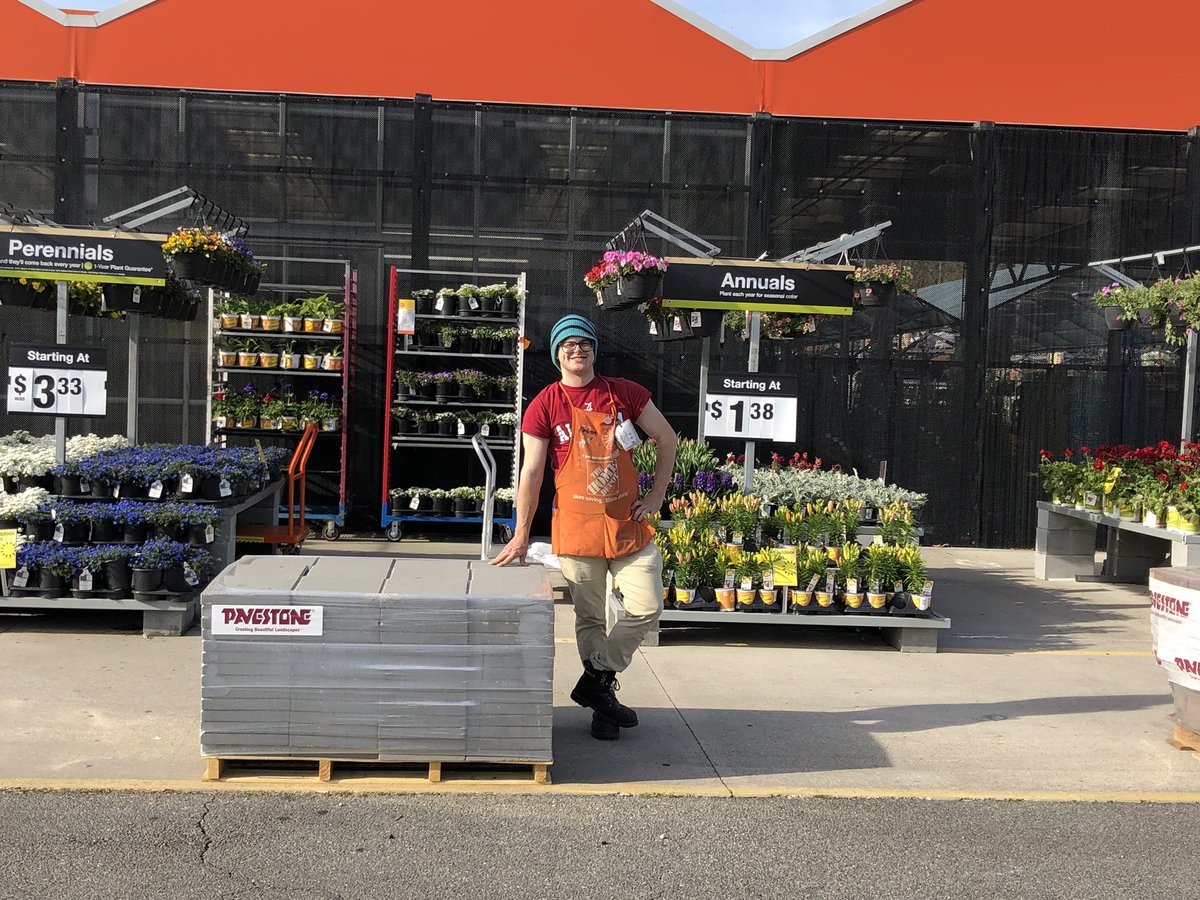 Robin14380608's tweet photo. Getting ready for Spring Black Friday in D28 #6940Proud #ReadyForSpringInD2 #PowderSpringsPretty https://t.co/8o2JP0LRn6