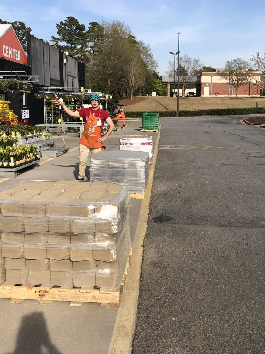 Robin14380608's tweet photo. Getting ready for Spring Black Friday in D28 #6940Proud #ReadyForSpringInD2 #PowderSpringsPretty https://t.co/8o2JP0LRn6