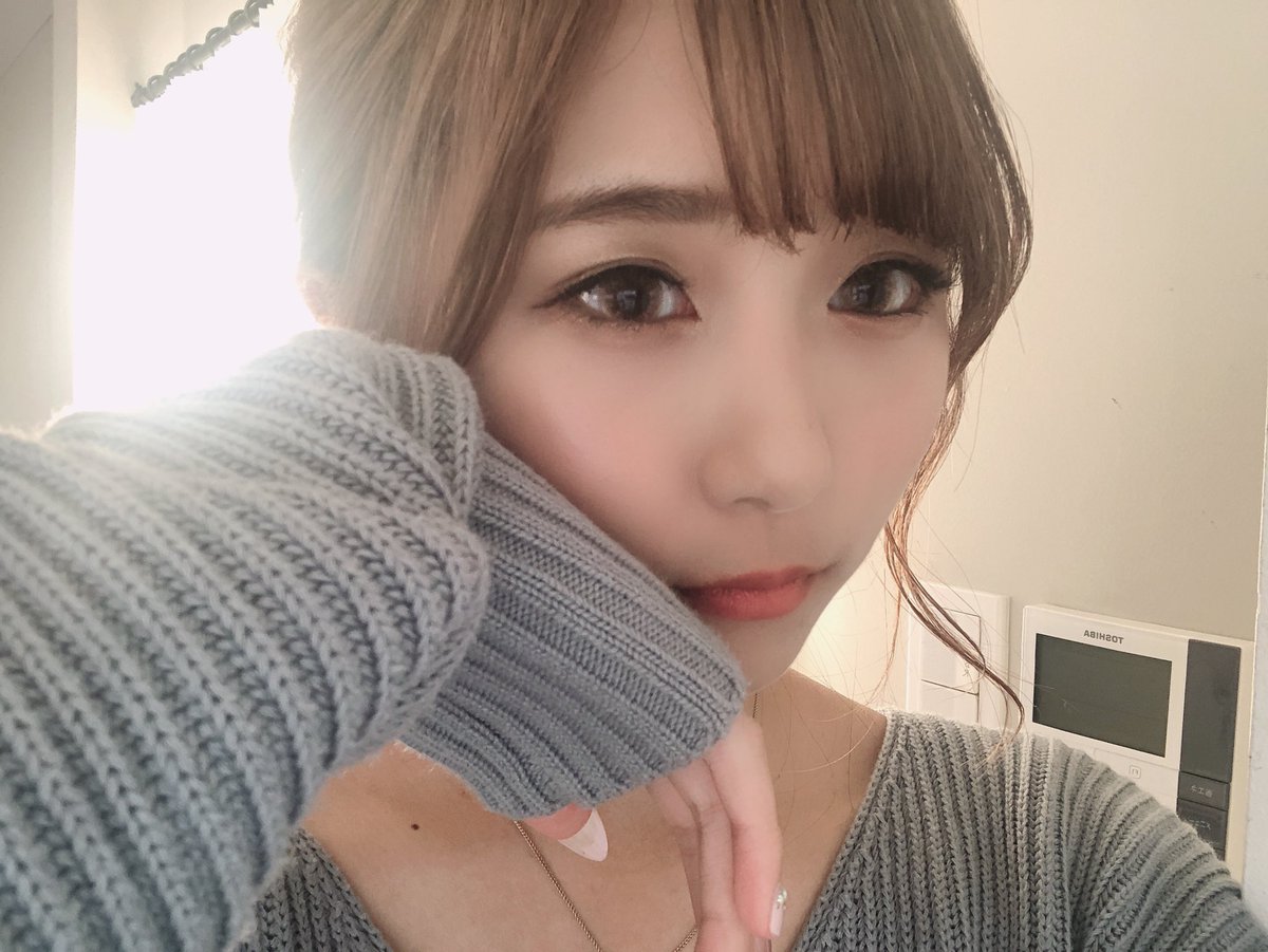 koma_san17's tweet photo. LUXさんのライブ配信、
ありがとうございました🙇‍♀️💜
配信が楽しくて楽しくて！！
30分がすごく短く感じたなぁ。。。、
ちなちゃんともすずちゃんとも距離が
近くなって嬉しかったマル☺︎
愛さん！
1日早いお誕生日おめでとうございます🌸 https://t.co/7D3U5UQYum