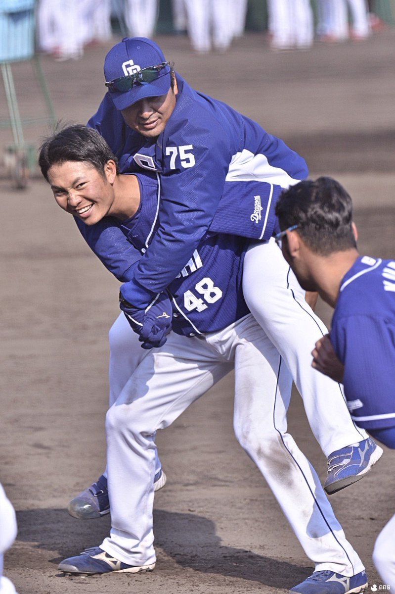 nns_1936's tweet photo. 森野コーチをおんぶする溝脇さん笑

0403 由宇 #drapic48 https://t.co/Z3BMrW7107