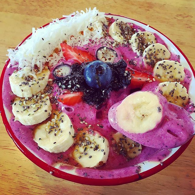 LeanGreenGirlTV's tweet photo. My recent obsession... the #acaibowl it’s a great substitute for ice cream cravings. Do you like them? 💕#🍌#🍓#eattherainbow #madewithlove #veganmealshare #glutenfree #organicfood #eatclean #realfood #realfoodfoodie https://t.co/YkNYV5heJA https://t.co/lvihcwMt88