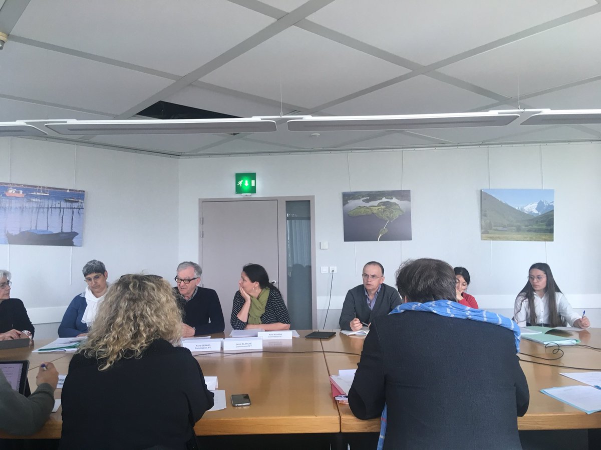 elus_PS_NA's tweet photo. Commission 7 #culture #patrimoine #languesregionales #sport #jeunesse #solidarites riche en dossiers qui seront soumis au vote de la Séance Plénière @NvelleAquitaine du 12 Avril
En préambule, présentation des travaux sur les #droitsculturels par Aline Rossard &amp; Jean-Michel Lucas https://t.co/PN1nsT8XZn