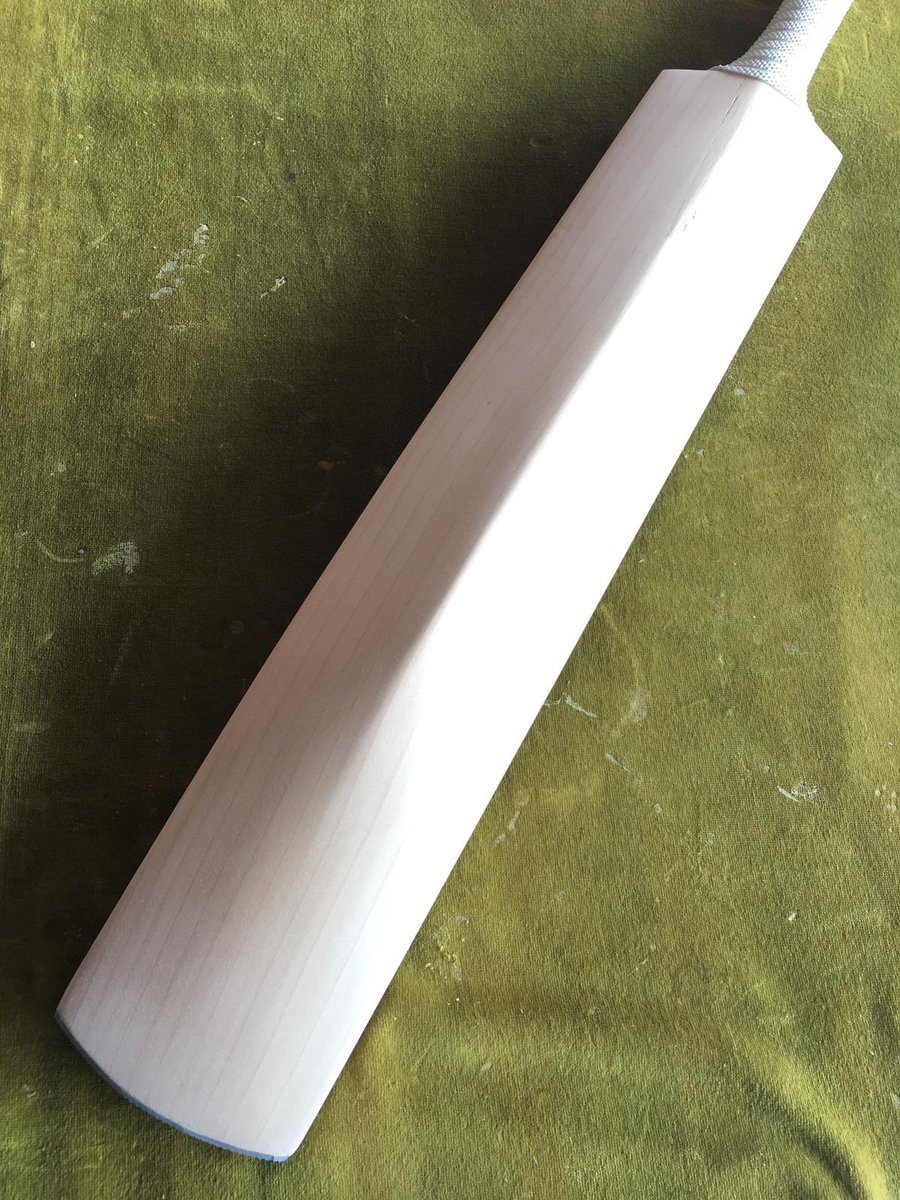 Allthegear99's tweet photo. A stunning uk made #cricket #bat for sale

Grade: Pro
Weight: 2.9
Edges: 35mm
Grains: 11
Price: £275

Message us here if interested ! 

#TCS #ukmade #prowillow #bestbats #kingpings #stunner https://t.co/oKPAZFQrag