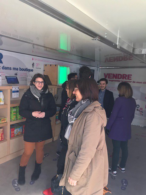 CCIDeuxSevres's tweet image. A Bressuire pour la journée  #laBoutiqueConnectée accueille tous ceux qui veulent découvrir les solutions digitales du commerce de demain! Gislaine DEVAUD, élue territoriale @CCIDeuxSevres avec des commerçants de Moncoutant en pleine expérimentation 
#solutionsdigitales