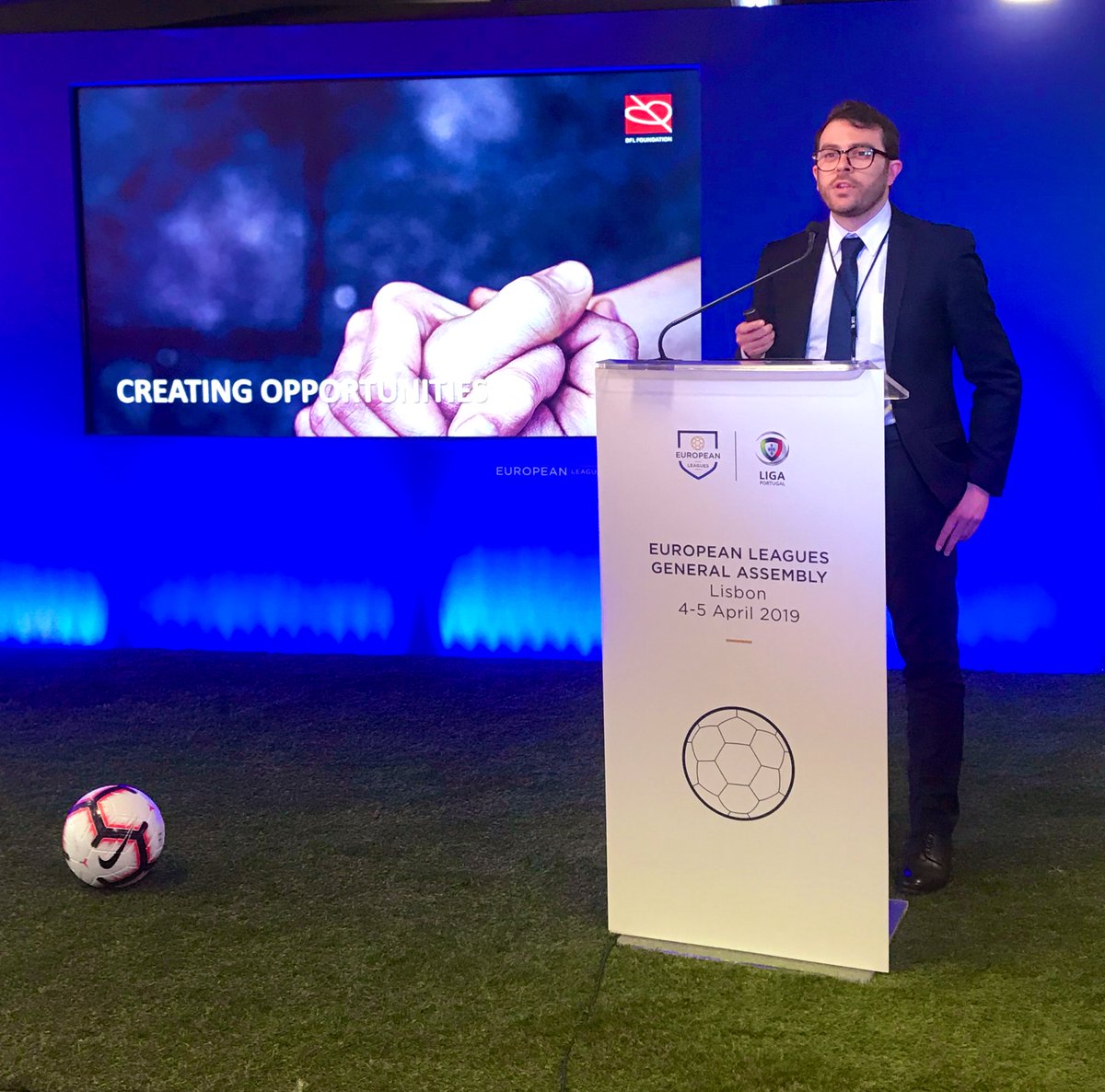 EuropeanLeagues's tweet photo. “In relation to youth projects, we want to create equal opportunities regardless of religion, heritage, cultural background or disability” pointed out Tareq Hegazy, Project Manager of the @DFL_Official Foundation 🇩🇪⚽️ #DFLStiftung https://t.co/7XwycJNjtn