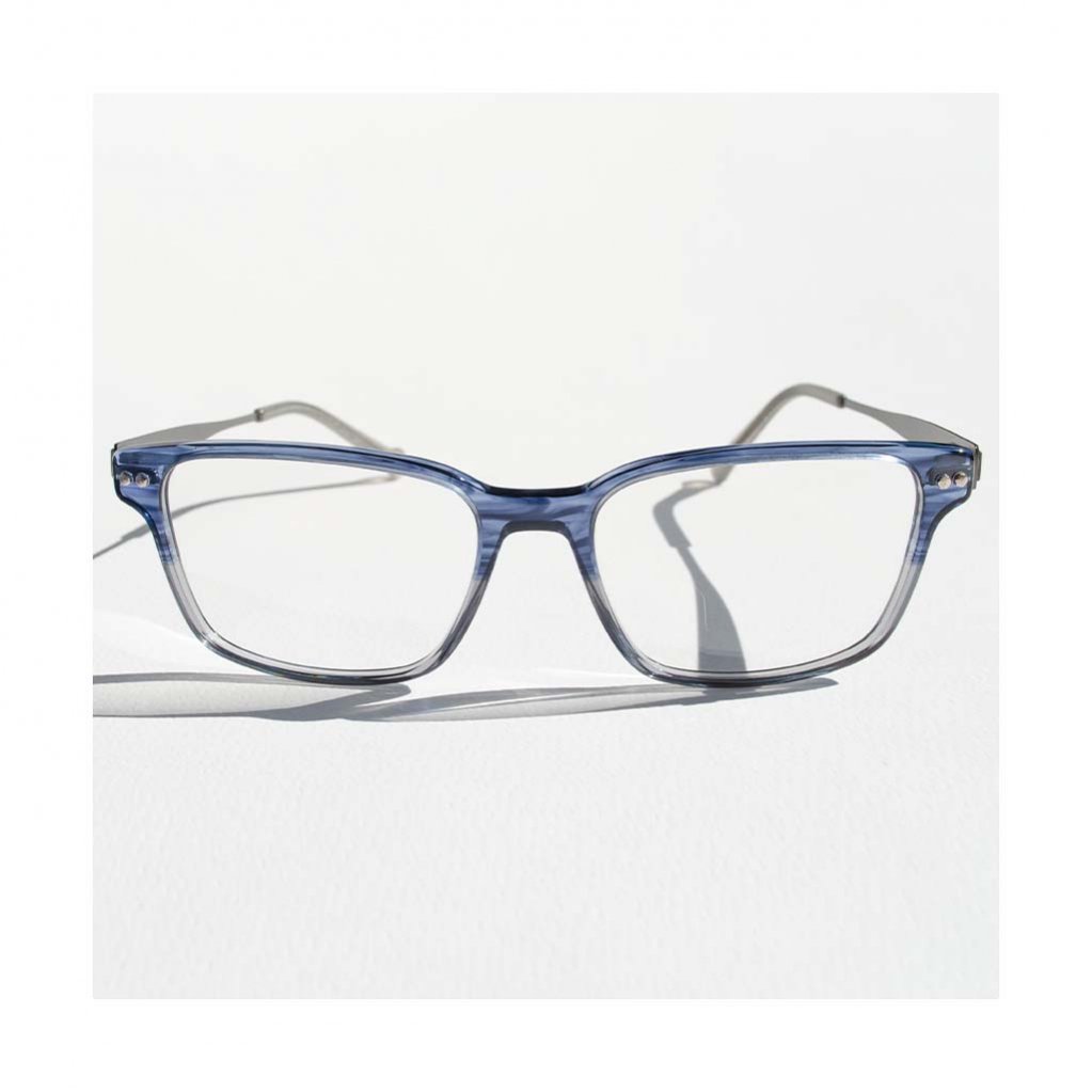 ThemaFamily's tweet image. Forma squadrata, maschile, multicolor con un havana grigio-blu nella parte superiore e trasparente nella parte inferiore, le aste sono in metallo colorate in un gun metal opaco.
Disponibile in altre tre colorazioni visibili sul sito:
thema-optical.com/shop/igreen/IG…
#themaoptical