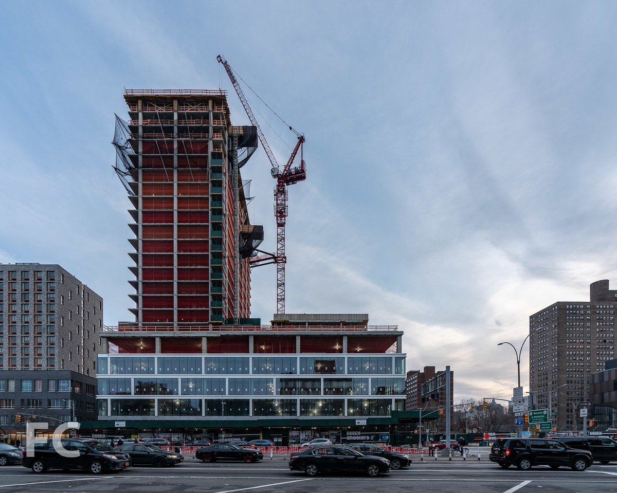 On the #LowerEastSide, <a href="/FieldCondition/">Field Condition</a> visits our 412,000 sq. ft. #EssexCrossing Site 4 project for a construction update—podium façade installation nears completion as the tower continues to rise. #tgnickel #construction #NYC

fieldcondition.com/blog/2019/4/1/…