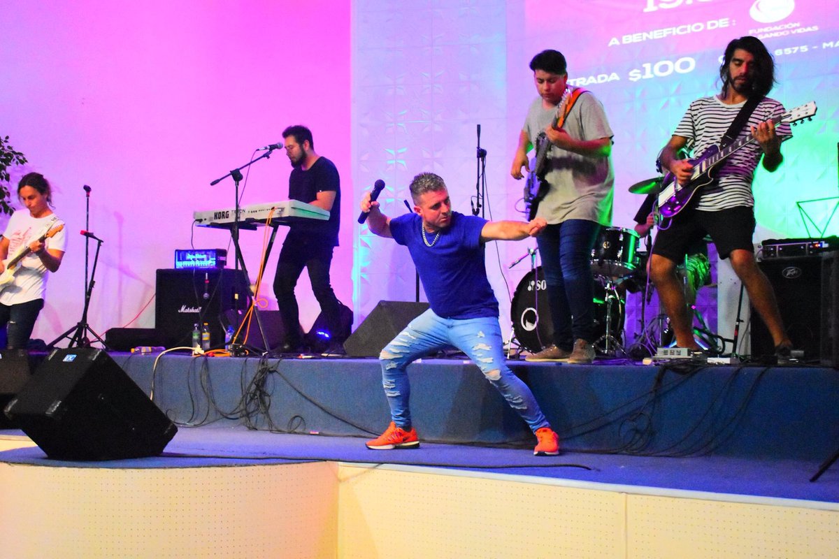 LeonRM2's tweet photo. Gracias a los que colaboraron con #QuieroSoñar a beneficio de la @ImpulsandoVida_ , gracias a las bandas amigas , @josecontreras2807 , Piki Rodas @sebastianbuso - Gracias @academiaapasionarte85 - @luis_casalmdp , norma Calviño , @pepyecheverria y a todo el equipo de QUIERO SOÑAR. https://t.co/Cuz4pFQzvA