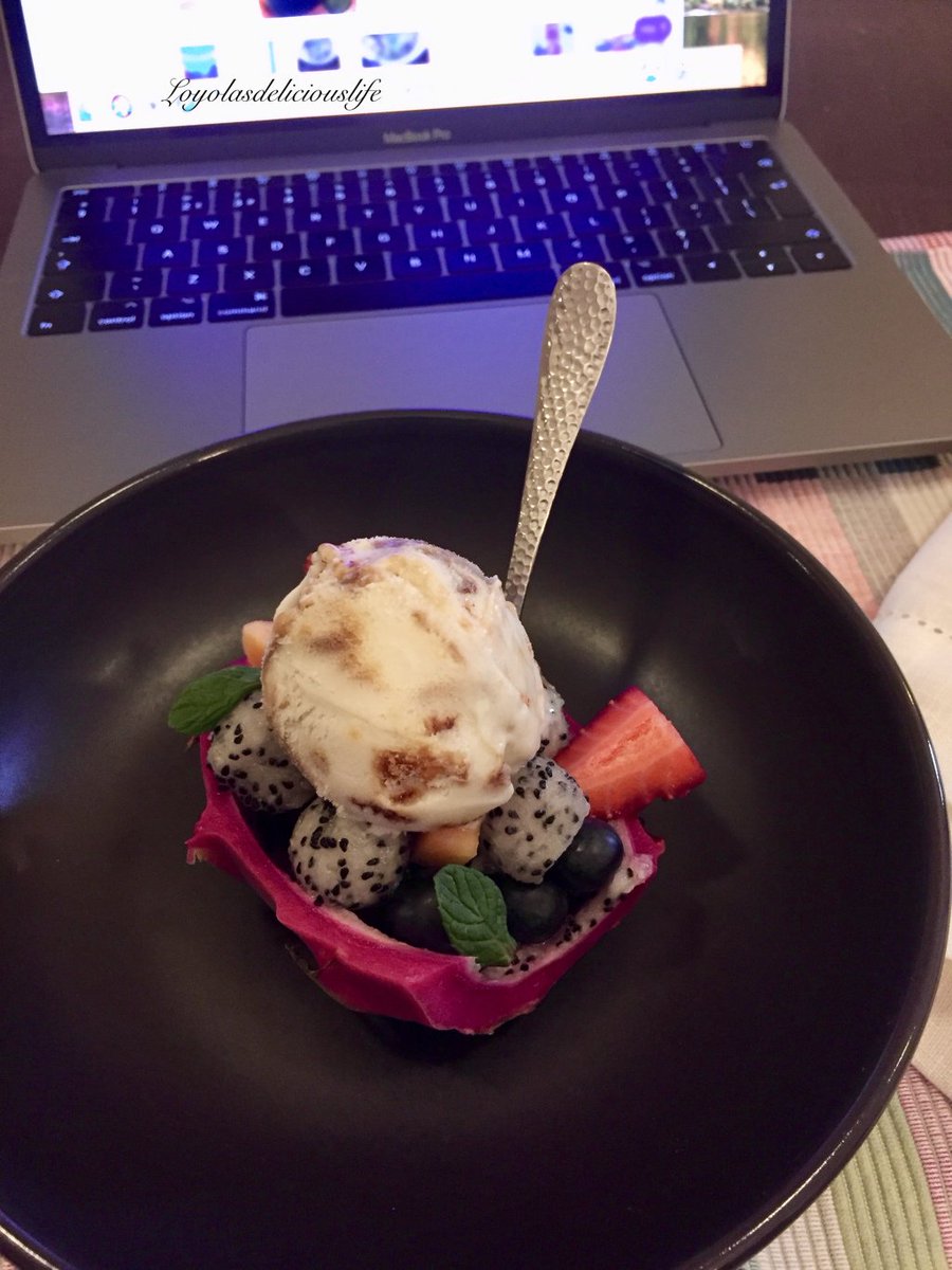 DeliciousLife18's tweet photo. Dragon fruit salad with dairy free almond fudge ice cream https://t.co/JT3i9UUJPP https://t.co/pclKsF4HOg