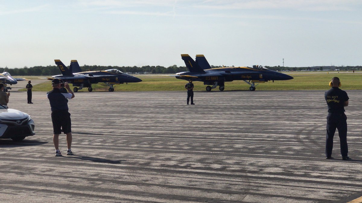 SunnFunFlyIn's tweet image. The @BlueAngels are here! 

#SNF19