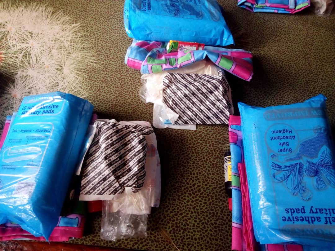 sdgnigeria's tweet photo. #SaveHer is a project by #rumilifekit, working to end maternal and infant death while improving feminine hygiene. A maternity kit costs 2500 Naira. For every maternity kit you buy, you also get a free sanitary towel. +2348061288880 #hygiene https://t.co/3ST9XcKtT9