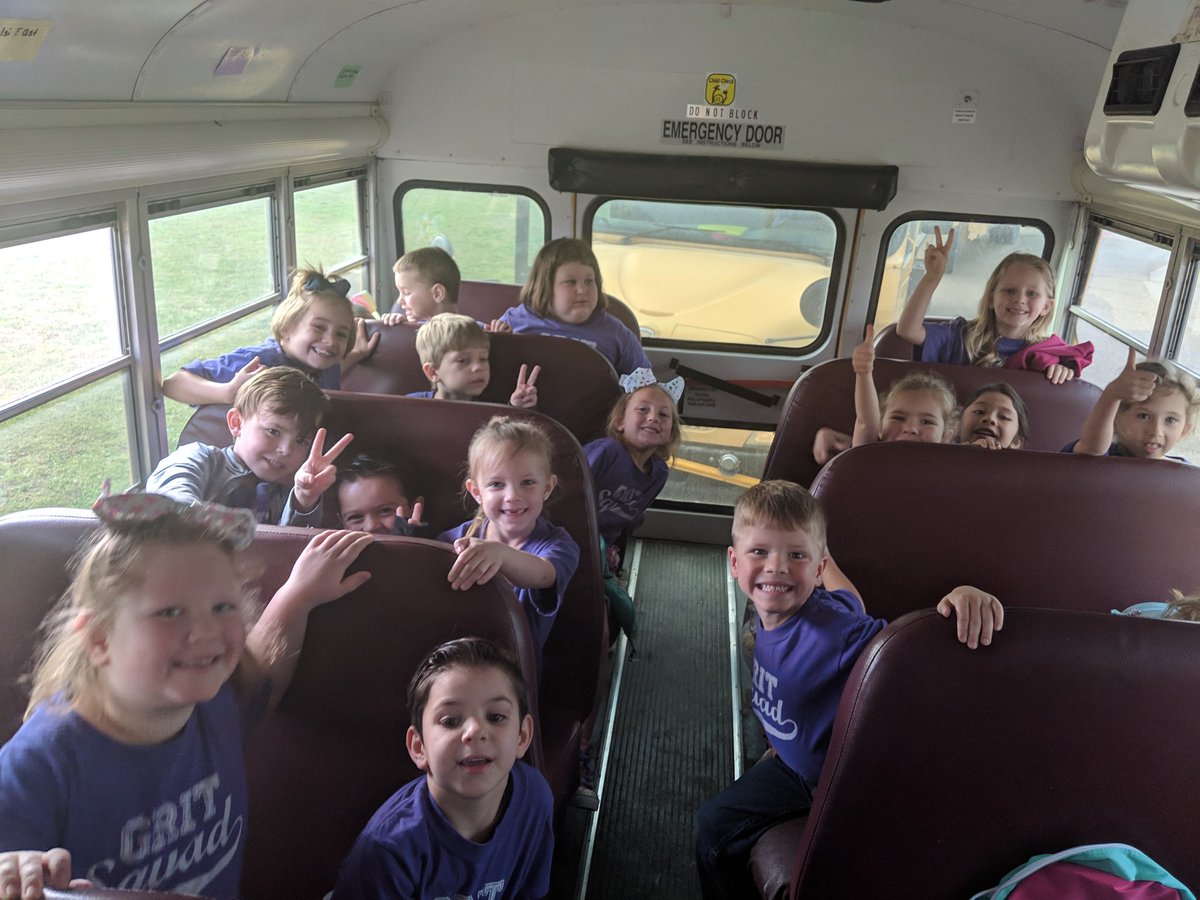 adkinmicteacher's tweet photo. We're headed to Cameron Park Zoo for our field trip. What a memorable day! @RobinsonPrimary #RobinsonISD #kindermathrules https://t.co/s3JWNooDd3