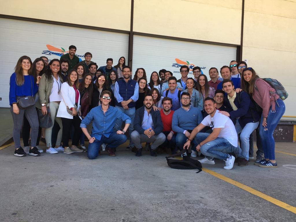 ETSIAMCordoba's tweet photo. 🗣¡¡Estudiantes @ETSIAM_MIA visitando Central Hortofrutícola #ZamexFruit en #PalmaDelRío!! https://t.co/MxB78Hc49S