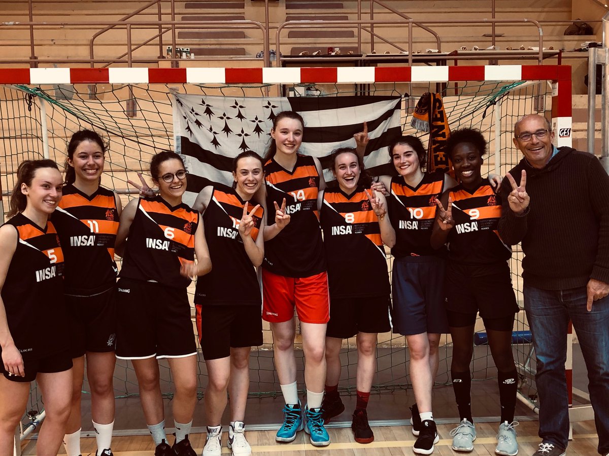 SlrdJustine's tweet photo. Vice championnes de France pour la deuxième année consécutive c’est plutôt pas mal! 🥈
Plus que 11h de route et retour au bercail 
Bises à nos fans https://t.co/ssICcMKj1m