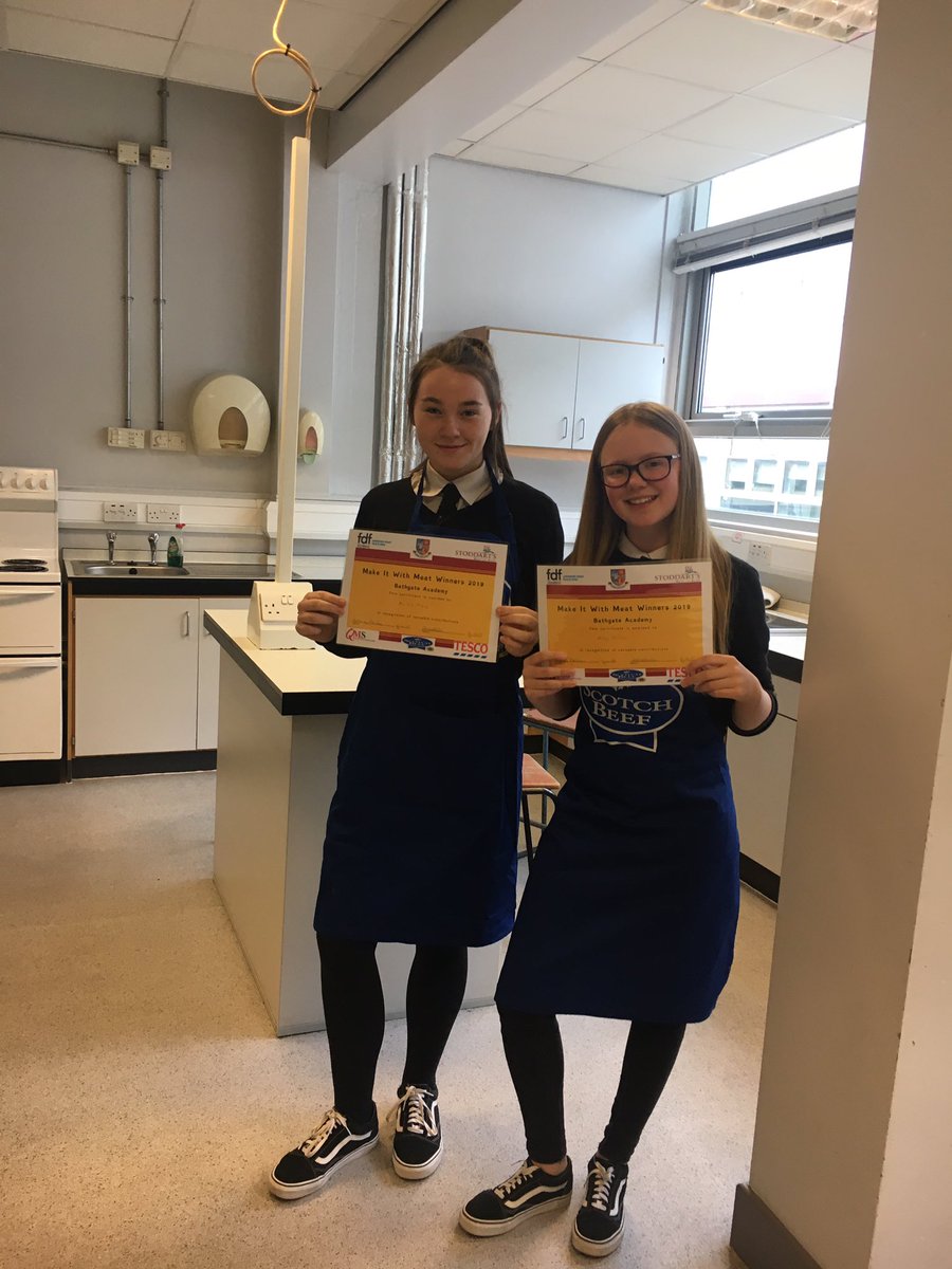 BathAcadNews's tweet photo. Make it with Meat 2019 Winners. Well done Becky, Millie and Polina. Great effort 🍔 #makeitwithmeat #burgers https://t.co/eppIfOzMRh