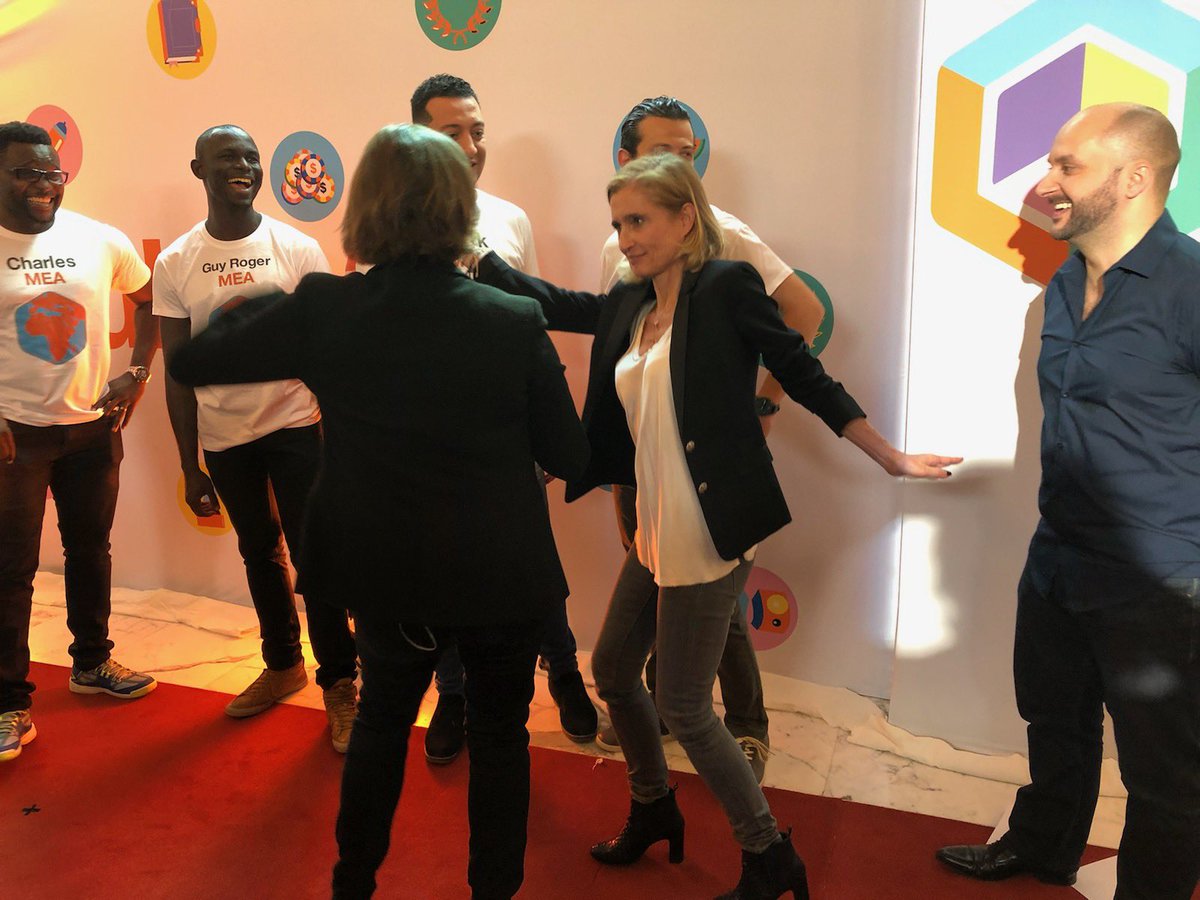 BeaMandine's tweet photo. Les salariés finalistes du corporate gaming #CubeOrange peuvent être fiers d'eux. Tant de questions aussi difficiles &amp; un état d'esprit toujours positif. 👍👏Bravo à eux ! 15 000 joueurs au total et des finalistes de France, d'Europe, d'Inde, de Jordanie, du Cameroun...et d’OBS. https://t.co/jKJseF3kvy