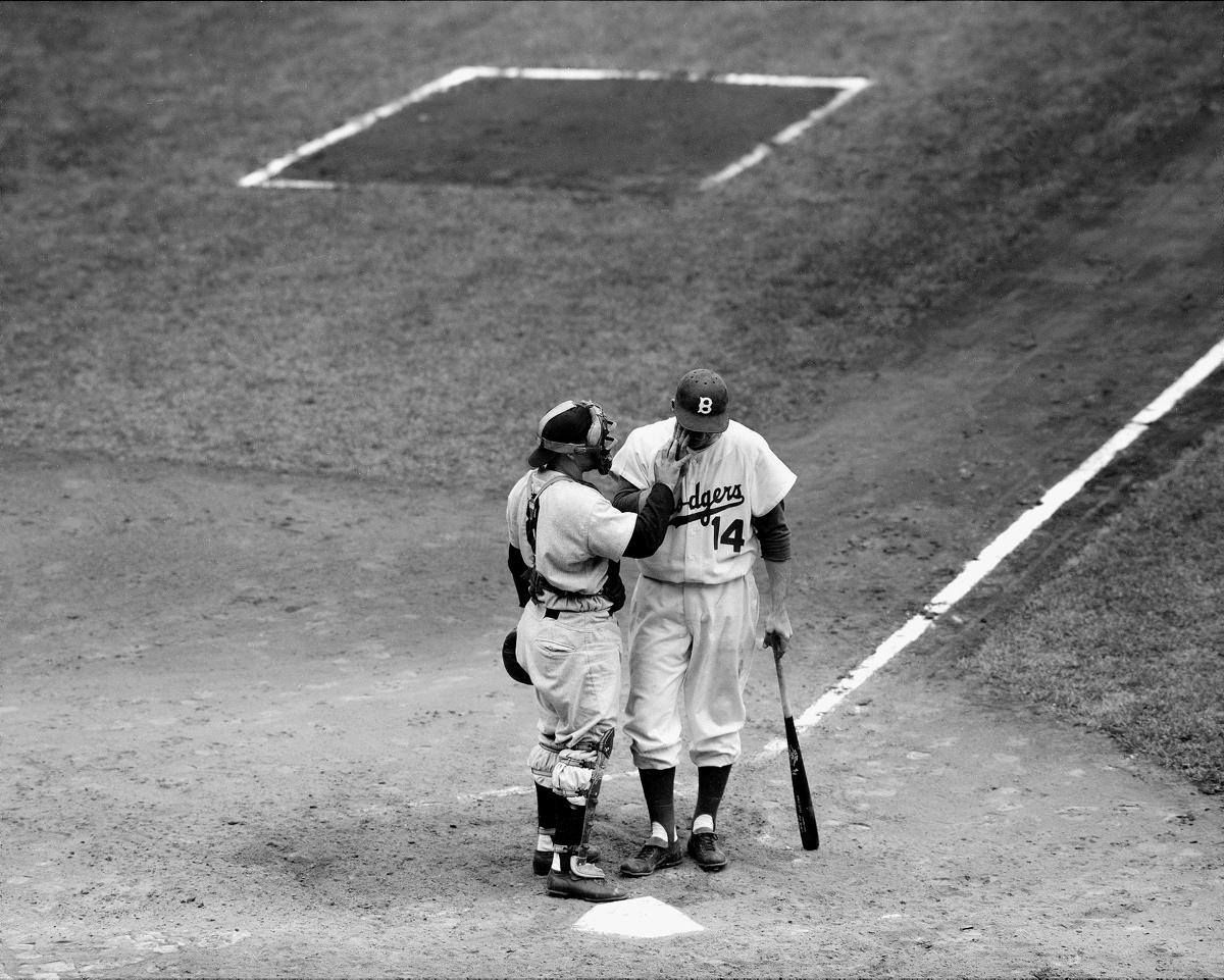 OTBaseballPhoto's tweet photo. Gil Hodges was born #OTD in 1924. Here he's being checked out by a concerned Yogi Berra after fouling a ball off his face during 1955 World Series. In 1972 at age of 47 and manager of NY Mets, he would succumb to a sudden heart attack. Yogi Berra would succeed him as Mets manager https://t.co/uT17ipHsTn