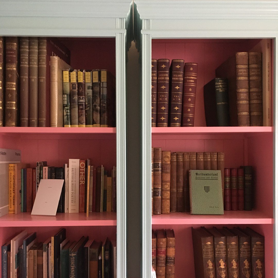 colourstandards's tweet image. Chic et Tralala in Sevenoaks are our very first stockist! Pop in from tomorrow to see some BCS wall colours by paint pioneer, Laurence. Moonstone Grey, Olive drab to name just two. We love.❤️
#chictralala #britishcolourstandard #colourpop #luxurypaint #madeinbritain #shoplocal