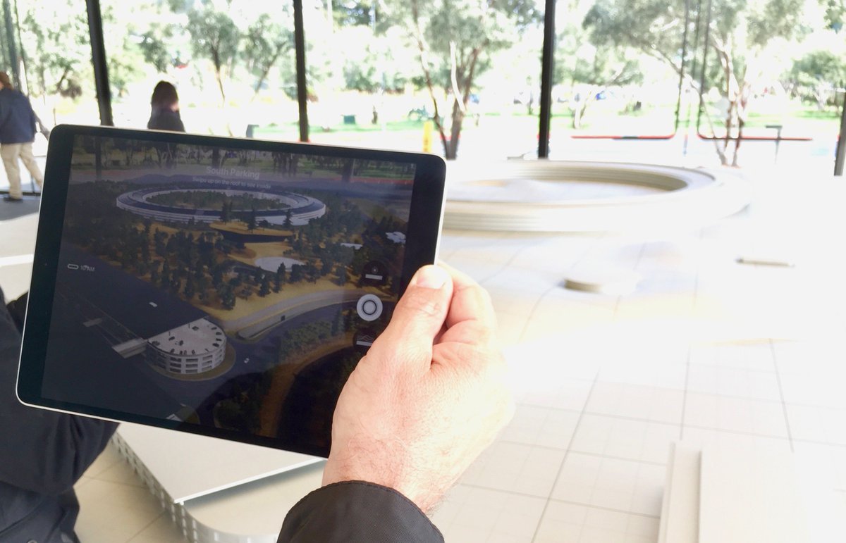 Quoi de neuf ?
Toujours à San Francisco, en mode découverte <a href="/SiliconValleyfr/">Silicon-Valley.fr</a>  ; des réunions et des visites intéressantes et de temps en temps une photo, ci dessous démonstration de réalité virtuelle au siège de <a href="/Apple/">Apple</a>