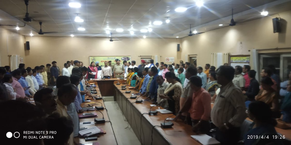 DEORBL's tweet photo. आज दिनांक 4-4-2019 को जनपद रायबरेली मे मुख्य निर्वाचन अधिकारी महोदय द्वारा जनपद रायबरेली के अधिकारी,कर्मचारी,अधिवक्ता एवं व्यापार मण्डल के लोगो को मतदाता जागरूकता की शपथ दिलाई@ECISVEEP @dmraebareli @DrRajeshKumarP9 @ceoup https://t.co/mQ9UTILRjk