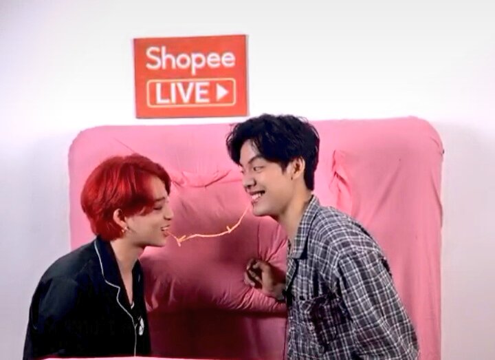 chanhday9199's tweet photo. 💋💋💋💋♥♥♥♥♥
@basjtr @tae_darvid
#bbasjtr #taebas #tae_darvid
#ShopeeLiveTH
#ShopeeLivexSBFIVE
#บาสเด็กอ้วนที่แท้จริง
#เต้ติสชีวิตโลเทค https://t.co/NOVlypDZjW