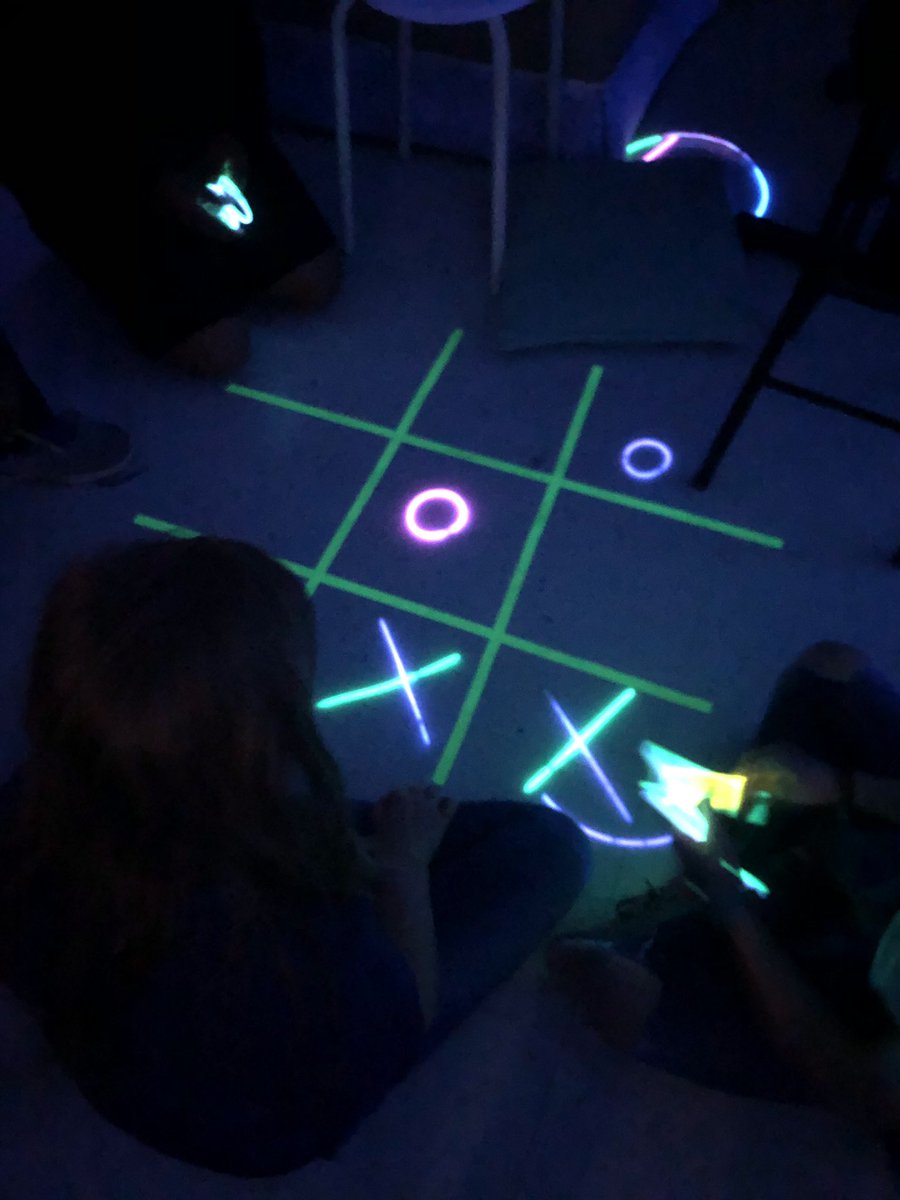 CarlyGuilliams's tweet photo. It’s GLOW DAY in 4th grade writing! #betheone #iamwfisd #glowday @jagsofjefferson https://t.co/oyVeZ5JWkY
