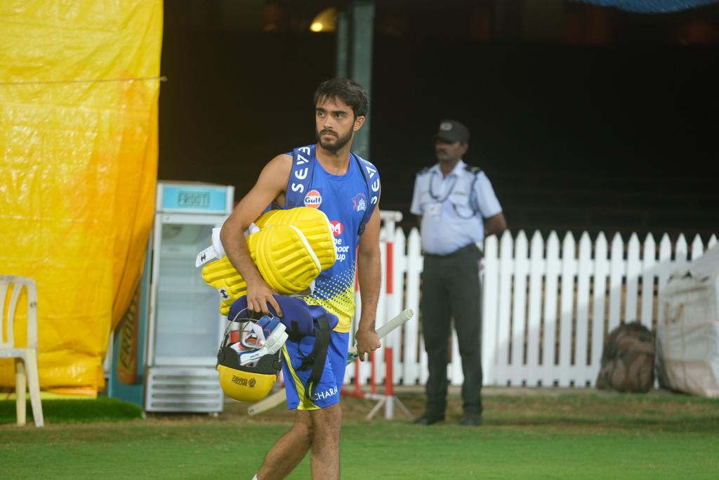ChennaiIPL's tweet photo. Mini-session at the #AnbuDen! #WhistlePodu #Yellove 🦁💛 https://t.co/TPp0qCqkav