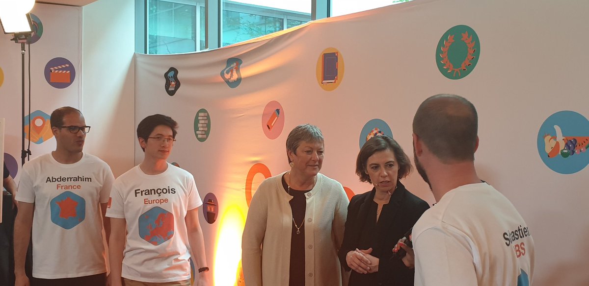 LaurentAlaus's tweet photo. @mousstra1512 @orange @orangebusiness @orangeafrica @Orange_France @hlakkache @CyrilBauchais @BeaMandine @olivier_ed @CGKaberry @Ot_nora @arielSTRABONI @AKarim_Bangoura @lmarchou @MehdiBezzouine @malet_claire @anne_Imb @ludivinedealba @acunapig @aqima @VLeBoulanger vient soutenir les 4  "newbies" pour la finale 😁

#CubeOrange 
#ProudToBeOrange https://t.co/1Hg6e7mWpf