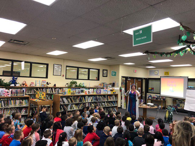 Heritage Lakes k-2 students enjoyed a visit from Author Linda Ragsdale. #HLShero4life @ccsd93