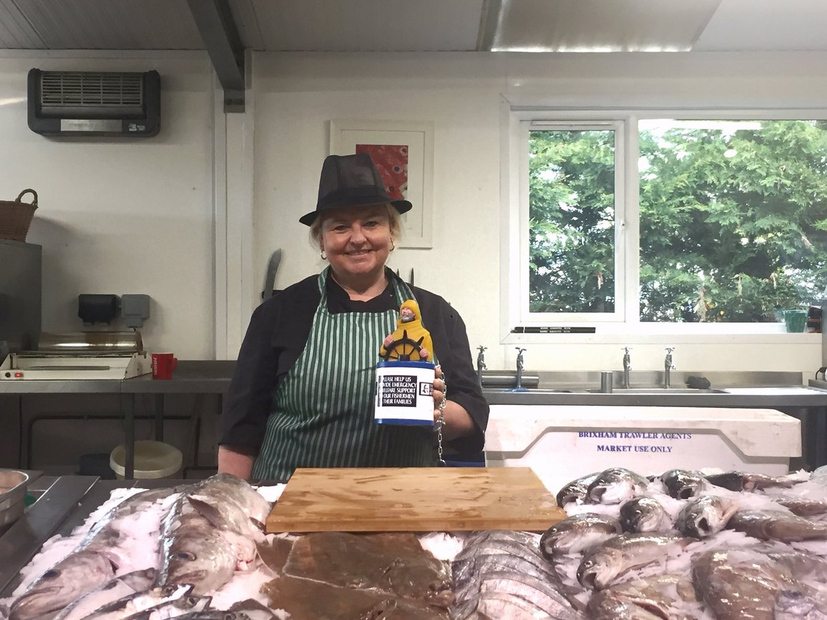 helenfishmish's tweet image. @GreendaleFarm #Waterdance are now supporting @thefishmish with their new ‘Albert’ collection box on their #fishcounter &amp;amp; #pinbadges at checkout. Had a lovely chat with Nicky Badger who knew all about our work and we’re planning some future events @Brixhamfishmkt @SpratSprat33