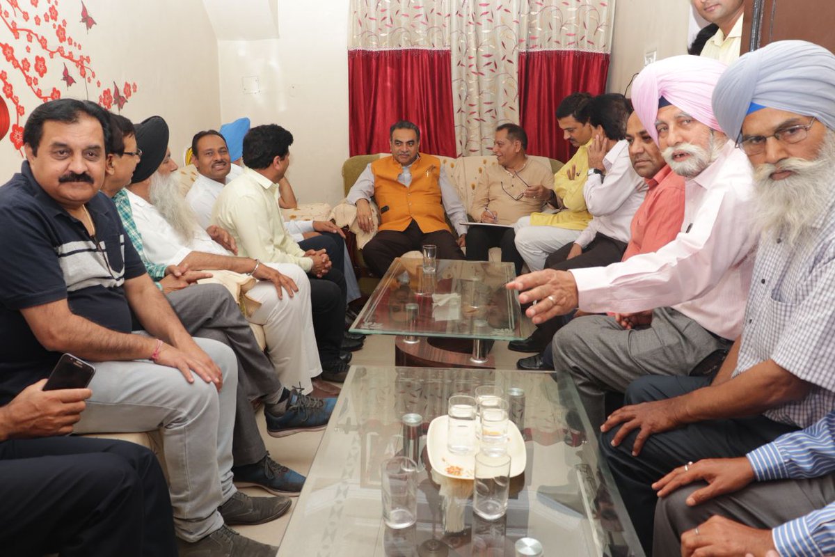 SanjayTandonBJP's tweet photo. Spent time with the members of the UT employees association today at Sri Naresh Kohli's house. They were very appreciative of the efforts made by the BJP for their housing scheme.
#ChaiPeCharcha #WithSanjayTandon
#NamoAgain https://t.co/gXiy8lXvtl
