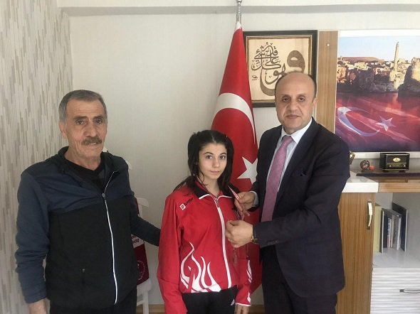 GSB_Batman's tweet photo. Biçen, Güreşte Ülkemizi Temsil Edecek https://t.co/vvXpIUFbB3 @kasapoglu @hamzayerlikaya @sinanaksu @farukozcelikgsb @mehbaykan @kamuranozden @HalilEren_Gsb @burak_eren_ghsi https://t.co/9YjydG6Hym