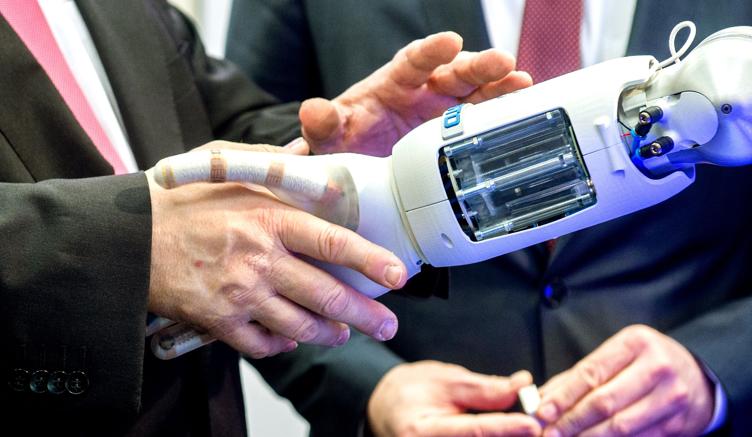 franciungaro's tweet photo. .@Accenture: «#Esperienze #personalizzate e mercati istantantanei per l’era #postdigitale» https://t.co/LLxO7OAVEx il successo sarà dato dalle tecnologie più capaci di soddisfare le aspettative di #clienti: servizi di #iperpersonalizzazione e di #disponibilità #ondemand https://t.co/OKmxly3zQ1