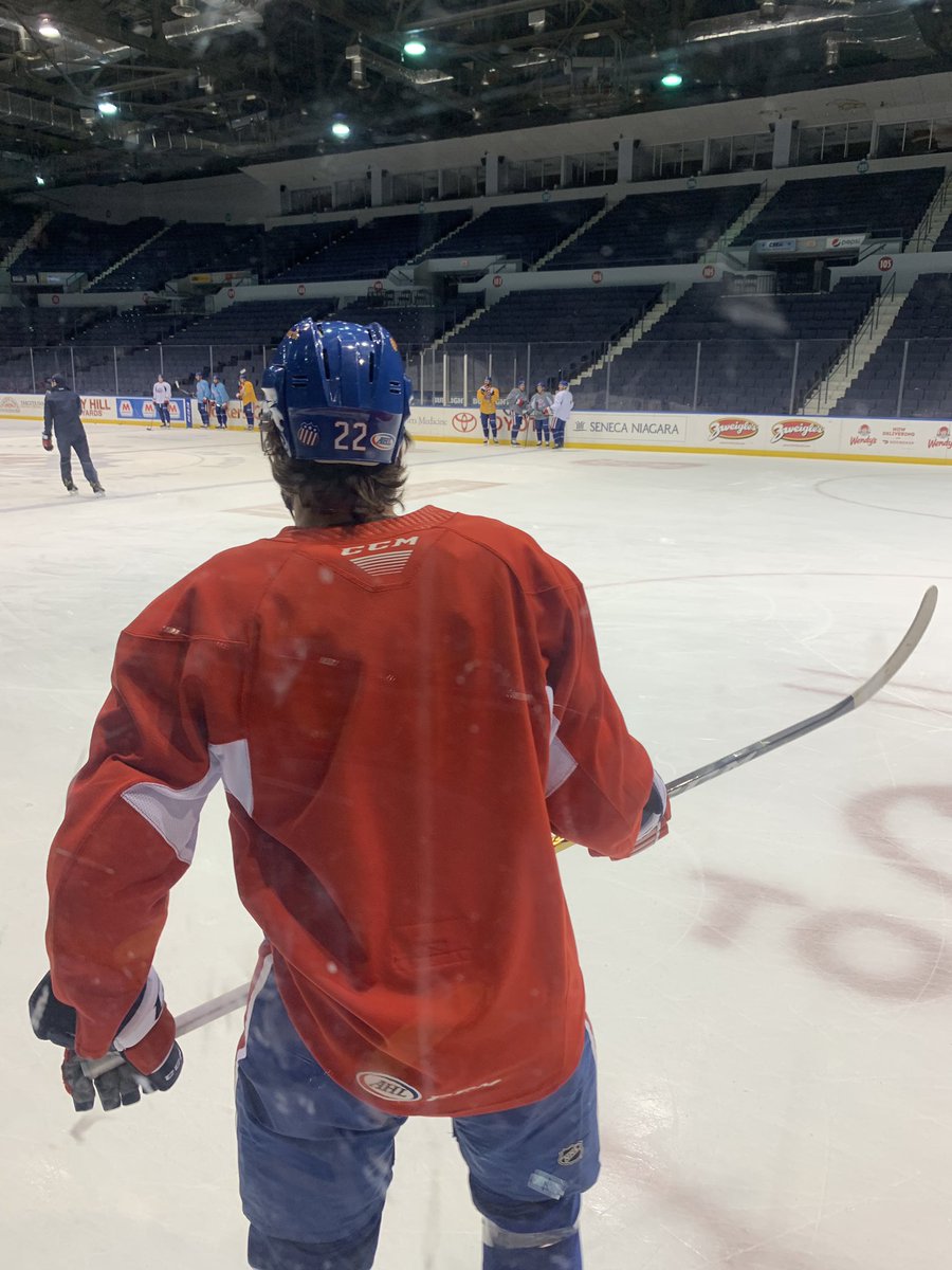 AmerksHockey's tweet photo. 👋 #TwitterLessReds https://t.co/l0pTyJgbkS