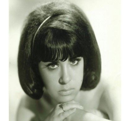 Goldmine_mag's tweet photo. We look at the #FabulousFlipSides of #AprilYoung, #Philadelphia’s popular teenage singer with four mid-‘60s singles on #Columbia - #GoldmineMagazine https://t.co/3kXHobbXyw #60smusic #60s #bsides #45s #45singles #7inch #singles #Vinyl #VinylRecords #RecordCollectors #MusicHistory https://t.co/0EJ13SxQSB