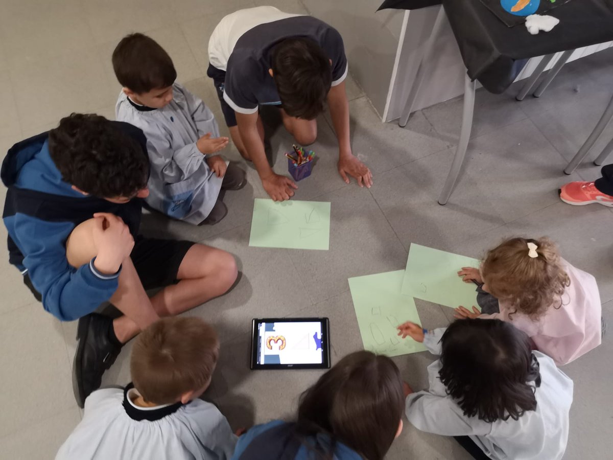 miprofematania's tweet photo. Vaya tarde espectacular!!! yincana con códigos qr entre alumnos de 14 y 4 añitos!!! Alucinada con mis grandes de la ESO. Gracias Pilar, siempre aprendiendo de los profes de infantil!
https://t.co/ycEzBSQBvF
@juanfisicahr @carmeniglesiasb @mcarmenmaths @tonibernabeu123 https://t.co/7jTlsyWXWm