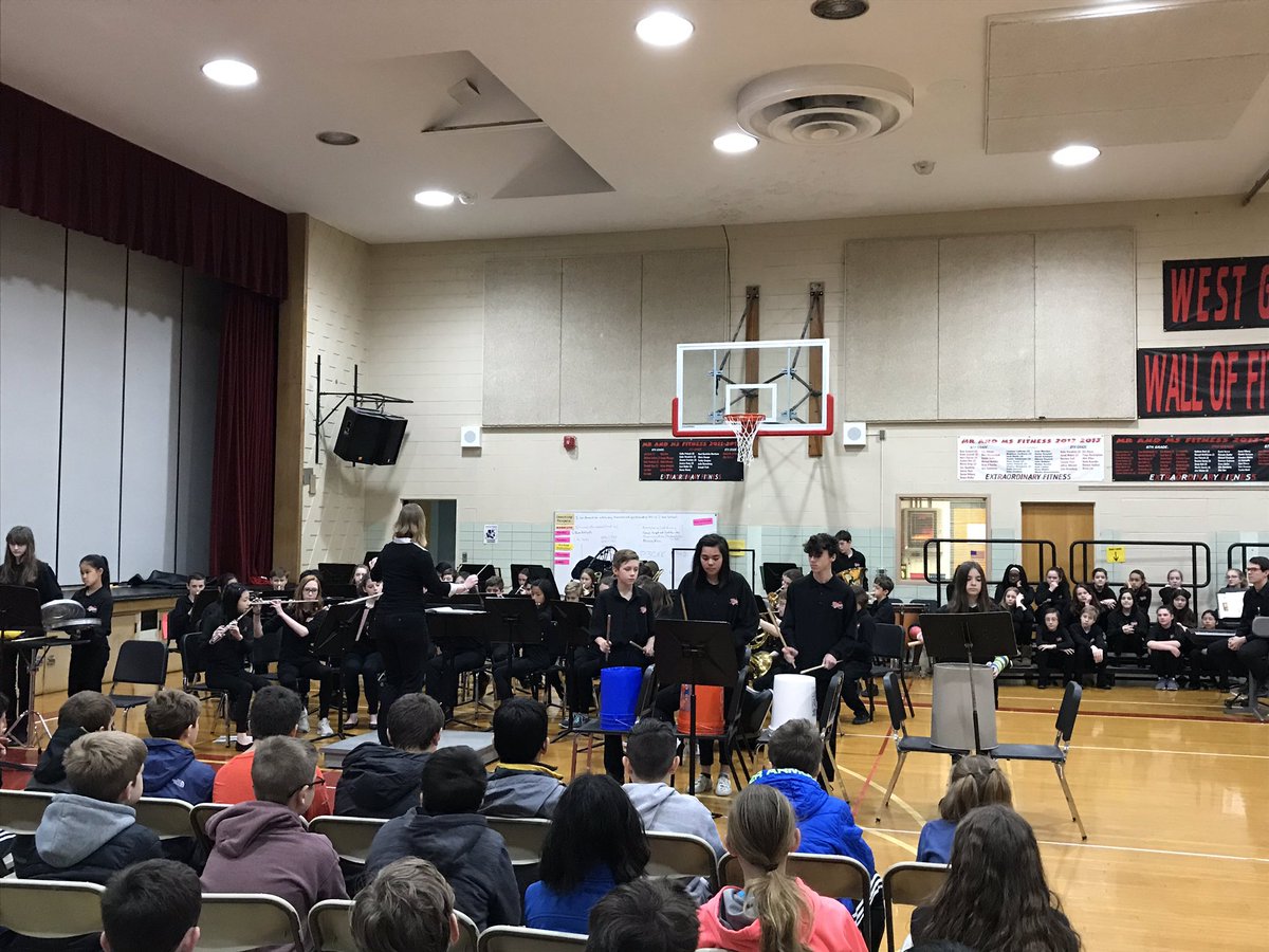 SpringmanMiddle's tweet image. 5th grade visits are off to an excellent start! #WeAreD34 #ROAR34