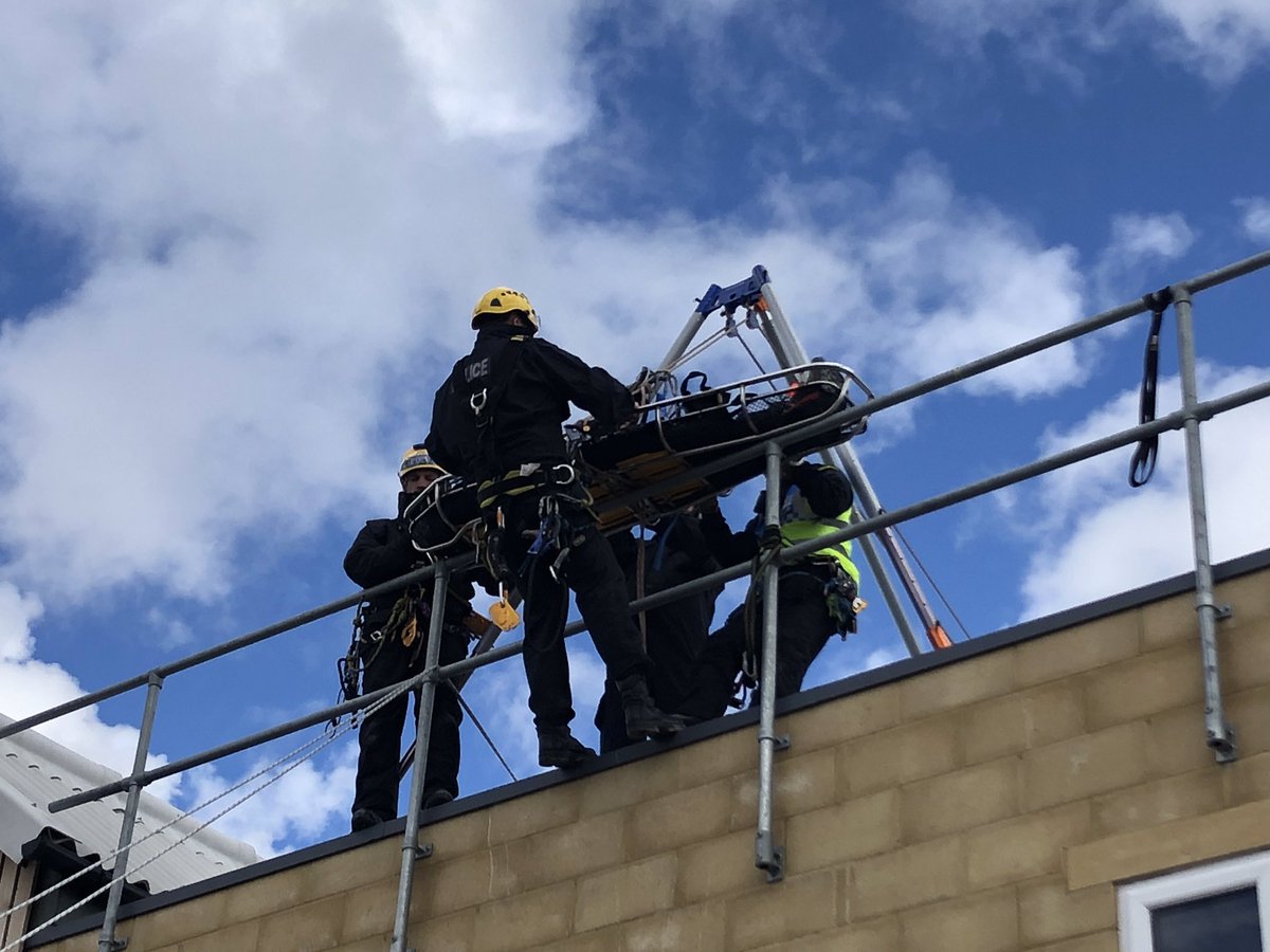 CliveBushMInSTR's tweet photo. Police Rope access team assisting @ASPolice medics on an at height injury (exercise) @lyonequipment @Lilla_Pete @R3SAR https://t.co/4gbSUzqKg6
