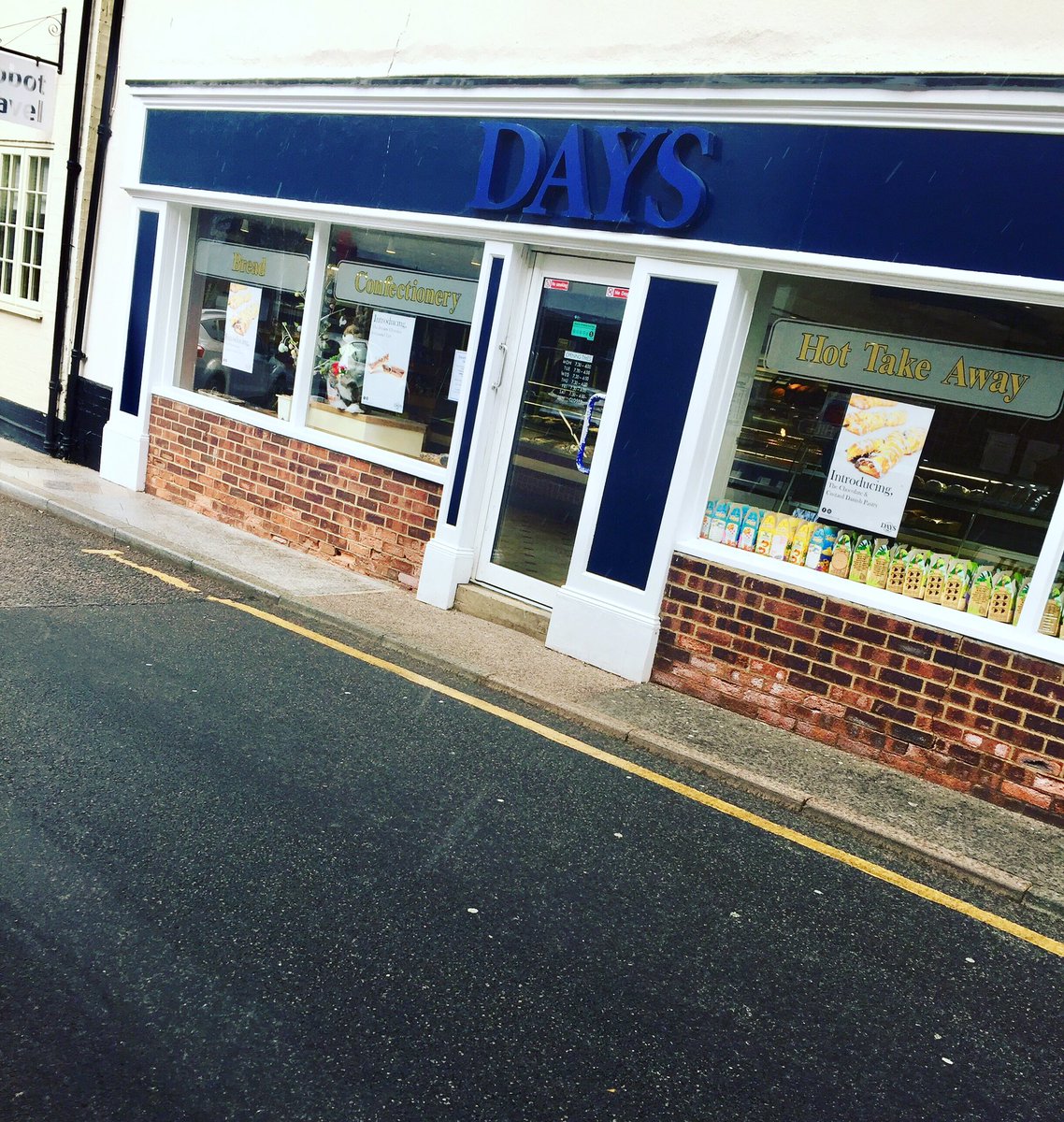 PrintedGold's tweet photo. Today’s challenge....delivering an album to a client at their place of work without buying cake! #cake #ThursdayThoughts https://t.co/UqzAx8VyNq