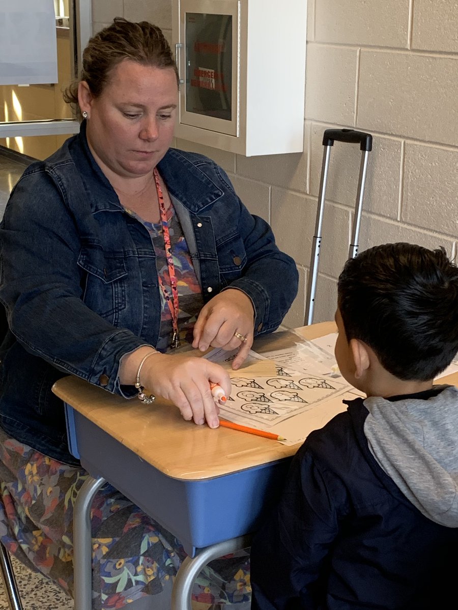 lcelliottFCPS's tweet photo. Kindergarten registration is rolling! Kindergarten teachers are assessing students while their parents register! https://t.co/h8QWt9cIG1