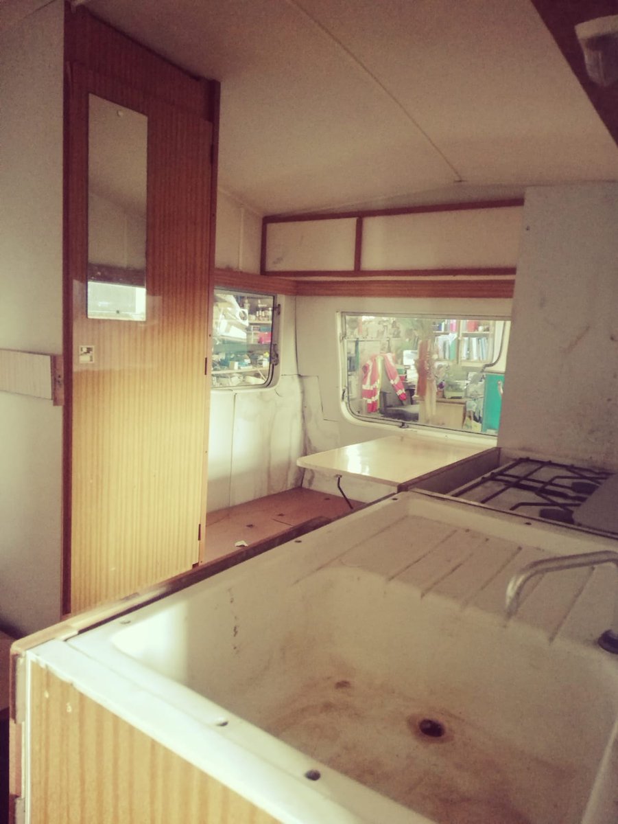 TheEnglishCarav's tweet photo. A 1971 Sprite Alpine... the latest caravan project in our workshop. Here are some 'Before' shots. xxx
#SpriteAlpine #BeforeTheWorkBegins #Thursday https://t.co/UsfEevEZIF