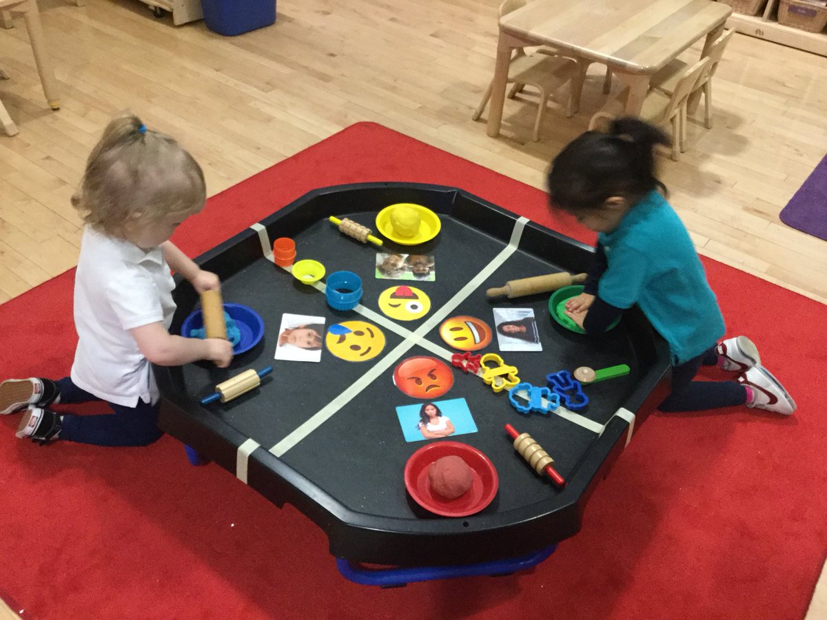 prenurserybisc's tweet photo. This morning, the #DarlingDucklings are using their knowledge and understanding about the #ZonesofRegulation through a fun play-dough activity. ๐๐คช๐ข๐ก #feelings #playbasedlearning #teaching2s #BISCLPPreNursery @bisclpdragonfly https://t.co/C3uFtDX8DF