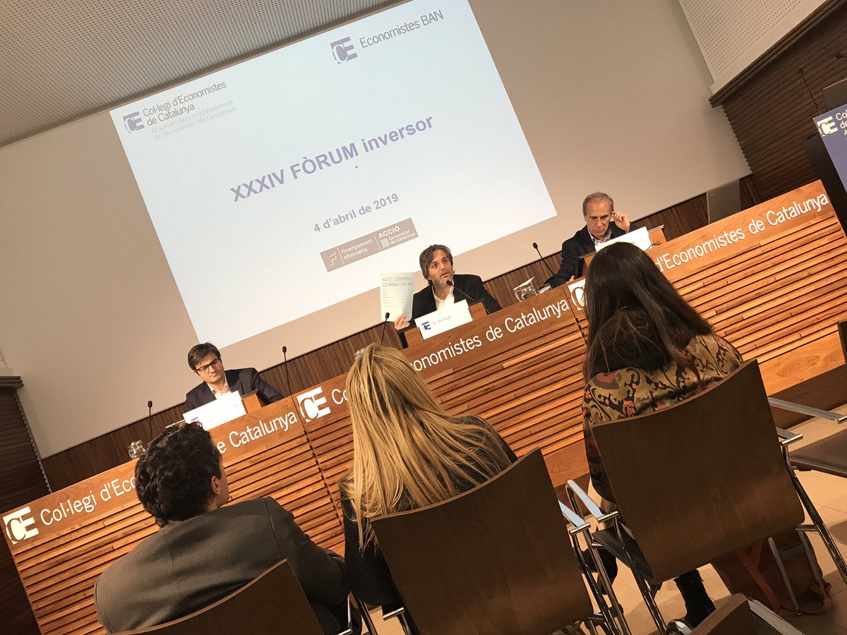 JosepMPerramon's tweet photo. Assistint al #forum #inversor dels #EcomomistesBAN del @economistescat, per donar oportunitats de crèixer als projectes dels #joves #emprenedors. @psonrieES @yoplanofficial @watchity_ @lexgoapp @buyyourself_io #hipoo. Esperem ben aviat un forum inversor al #CECGirona https://t.co/DyADVQIx0e