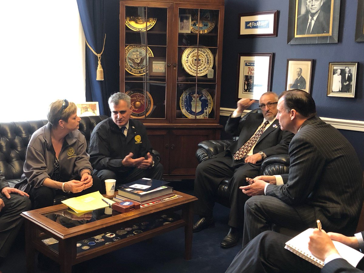 AmtrakCouncil's tweet photo. Members of the @transportworkers meet with @RepTomSuozzi (D-NY-3, far right) on Amtrak Lobby Day. #dontfailrail #coldcuts #behumanesavethetrain @TCUnionHQ @unitehere https://t.co/C3QFyg4kdG
