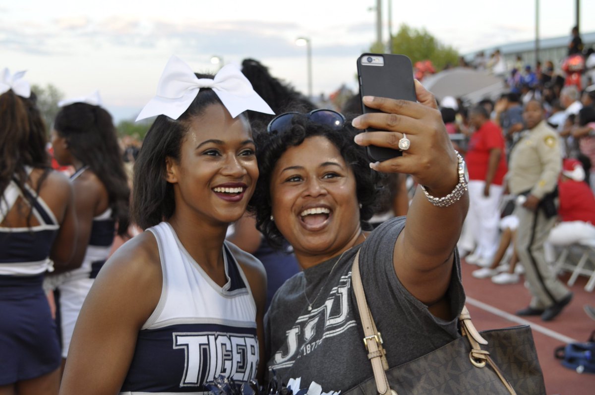 LaSonyaHall12's tweet photo. When you are endorsed by former JSU Queens! Lori Stewart Evans, Miss JSU, 1998-1999!
#JSUNeedsALIA
#GetReady4ALIA
#ReignSupreme2019
#KeepItCleanEC2019
#Jackson_RYS
#10InheritedGrace https://t.co/DwyLlVKuA9
