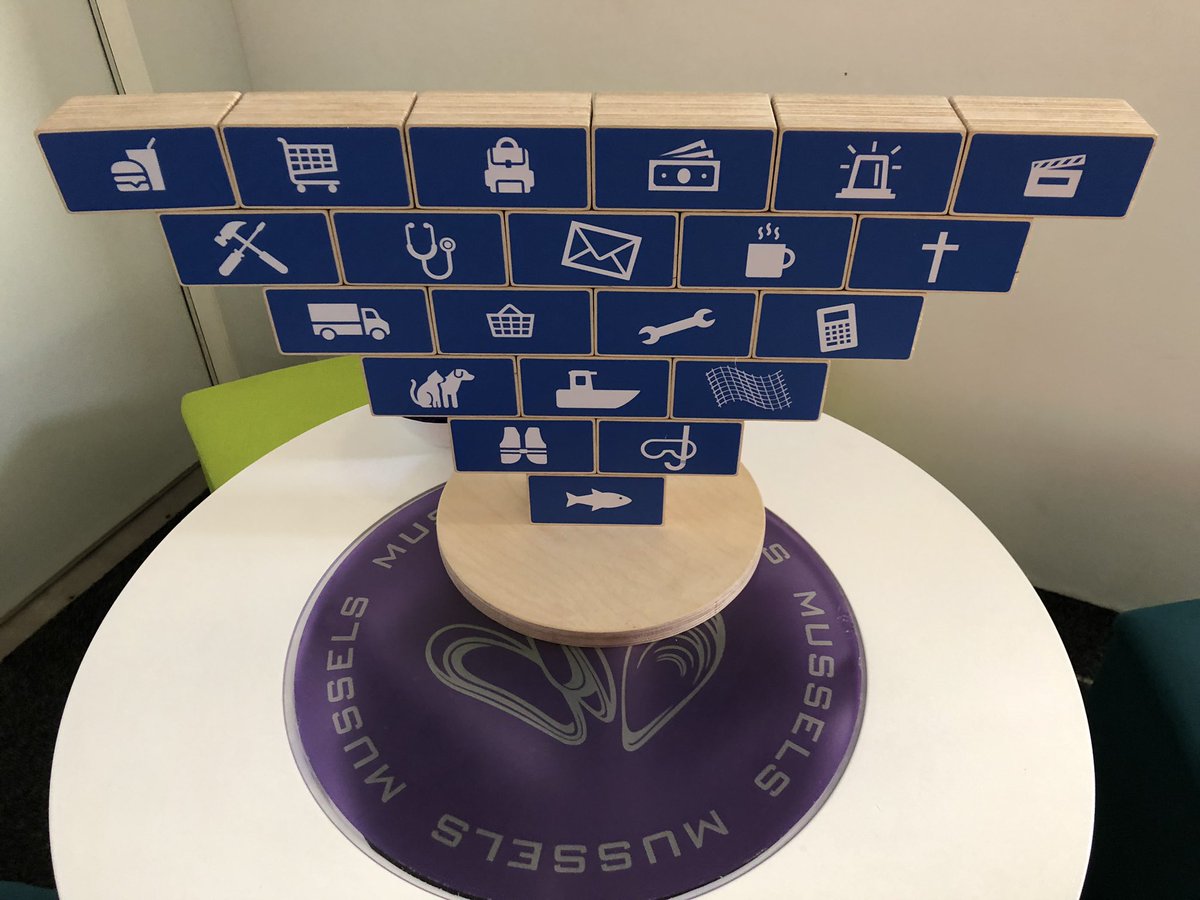 EU_FAMENET's tweet photo. We’ve seen a mobile aquaculture remote classroom that travels around teaching school kids about aquaculture in Ireland🇮🇪 - particularly salmon, mussels & oysters. Education on farming & health benefits #FarmedintheEU #FarnetSmart #EMFF @BordIascMhara @EU_MARE https://t.co/82HM3S199S