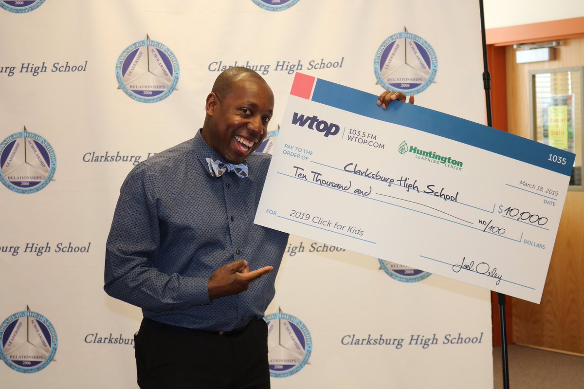 Cburg_Coyotes's tweet photo. Thank you to @WTOP and @HuntingtonHelps for their dedication to Clarksburg High School and $10,000. Thank you to the Clarksburg community for helping secure the win! The $$$ will go directly to school projects and programs supporting students. #ClickforKids #CoyotePride ๐บ https://t.co/ufJRgrRYfg