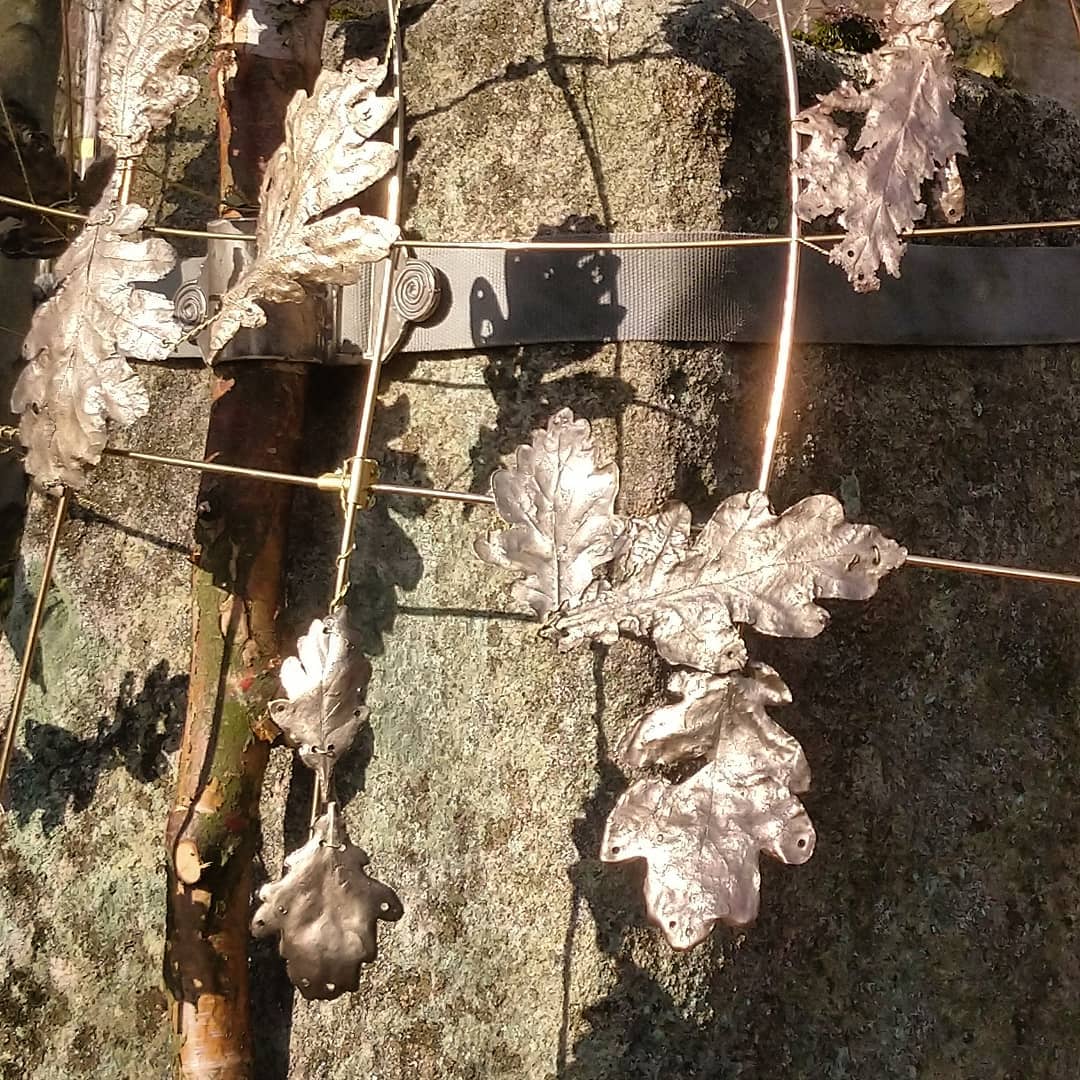 sarahcook_art's tweet image. &quot;You couldn&apos;t have hoped for better light on Saturday. Those fragile looking broken leaves really are so beautiful.&quot; Thank you Sarah Dadswell @hilltopcurries who came to the exhibition in the #PeakDistrict last Saturday. Did you come to #themeaningoftrees exhibition?
